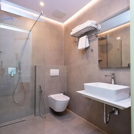 101-new Bazaar تيرانا