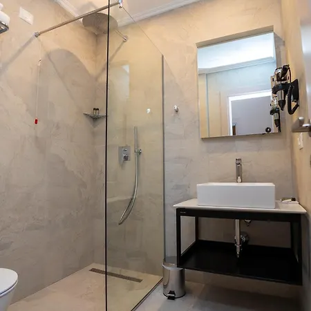 101-new Bazaar تيرانا