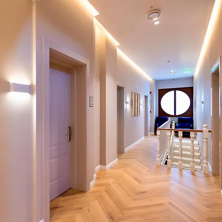 101-new Bazaar 地拉那