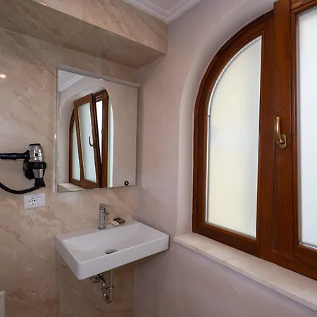 101-new Bazaar 4* تيرانا