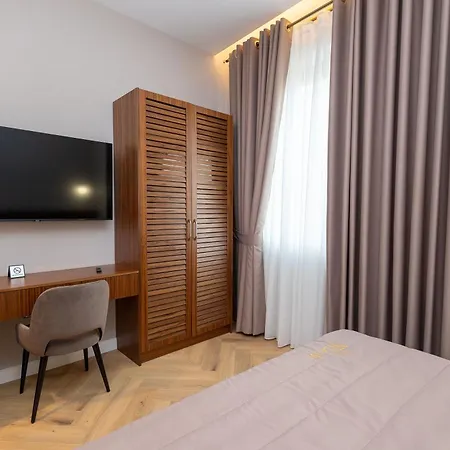 101-new Bazaar تيرانا