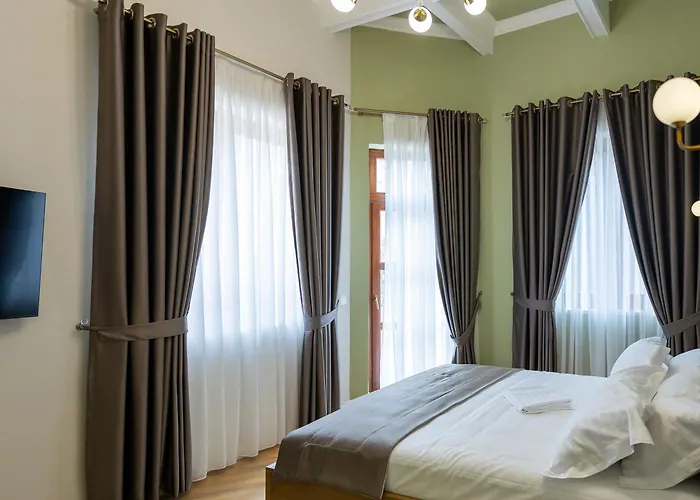Отель 101-new Bazaar 4*