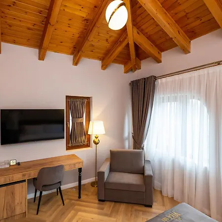 Hotel 101-new Bazaar